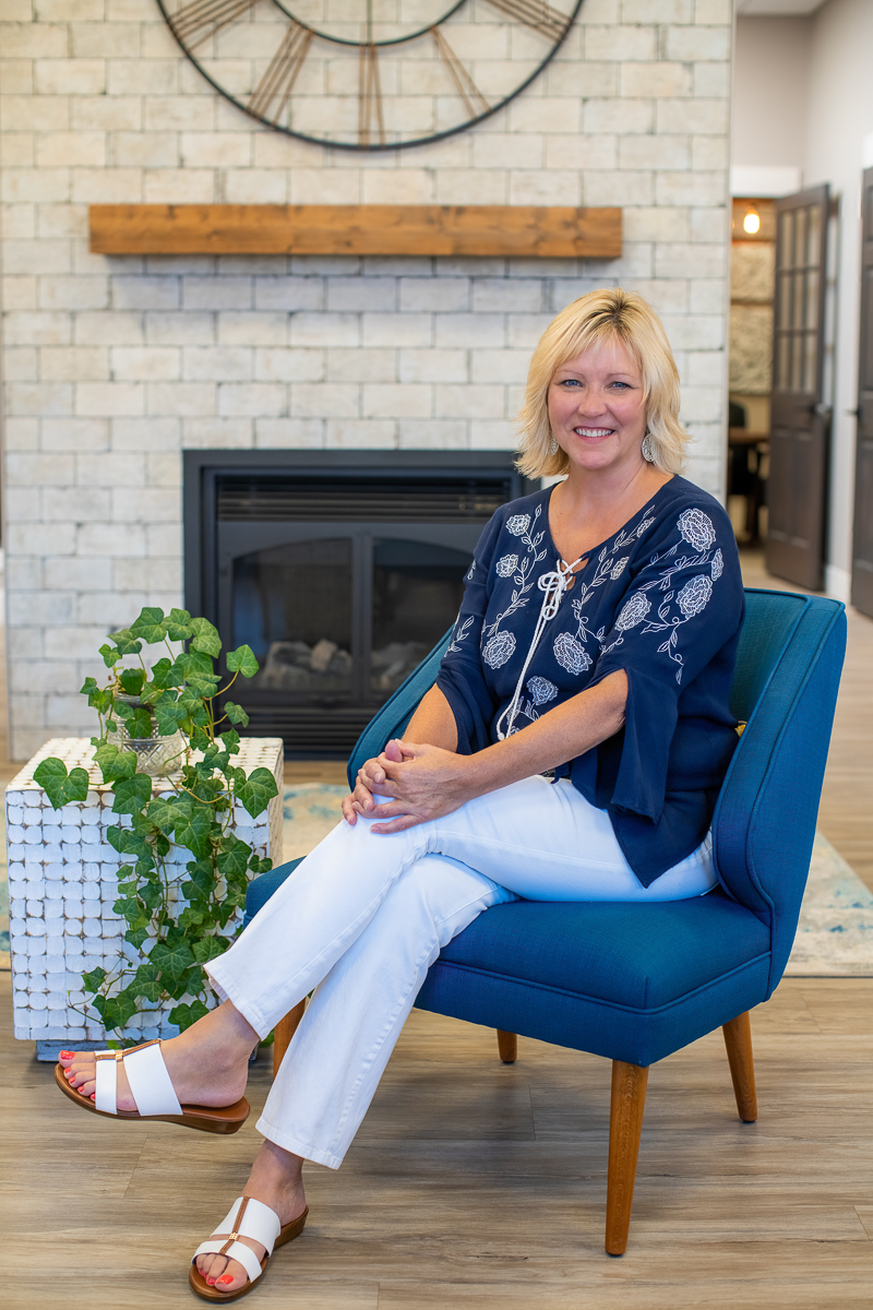 Linda Stoll, Broker/Owner